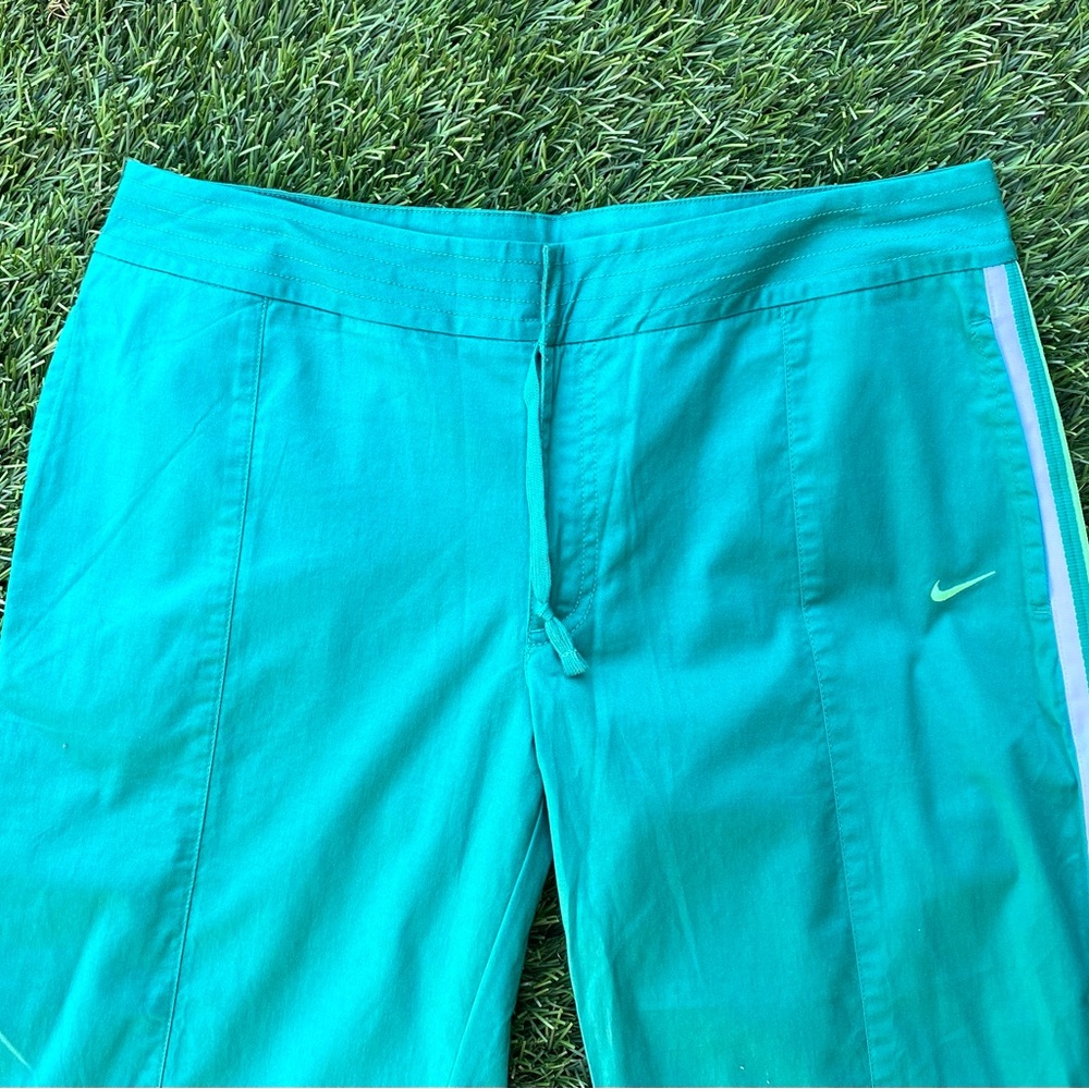 NWOT-Sz-M-Nike-green with stripe detail on sides - Picture 6 of 6